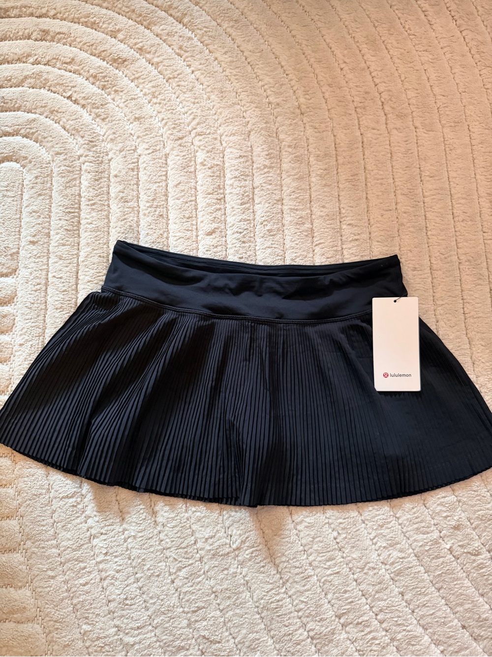 Lululemon Black Pleated Skirt size10